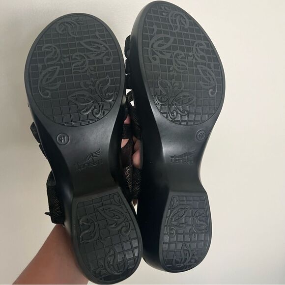 Dansko Dani Swirl Coffee Orthopedic Sandals
Style# 2406450200 Size 41 - Picture 10 of 16